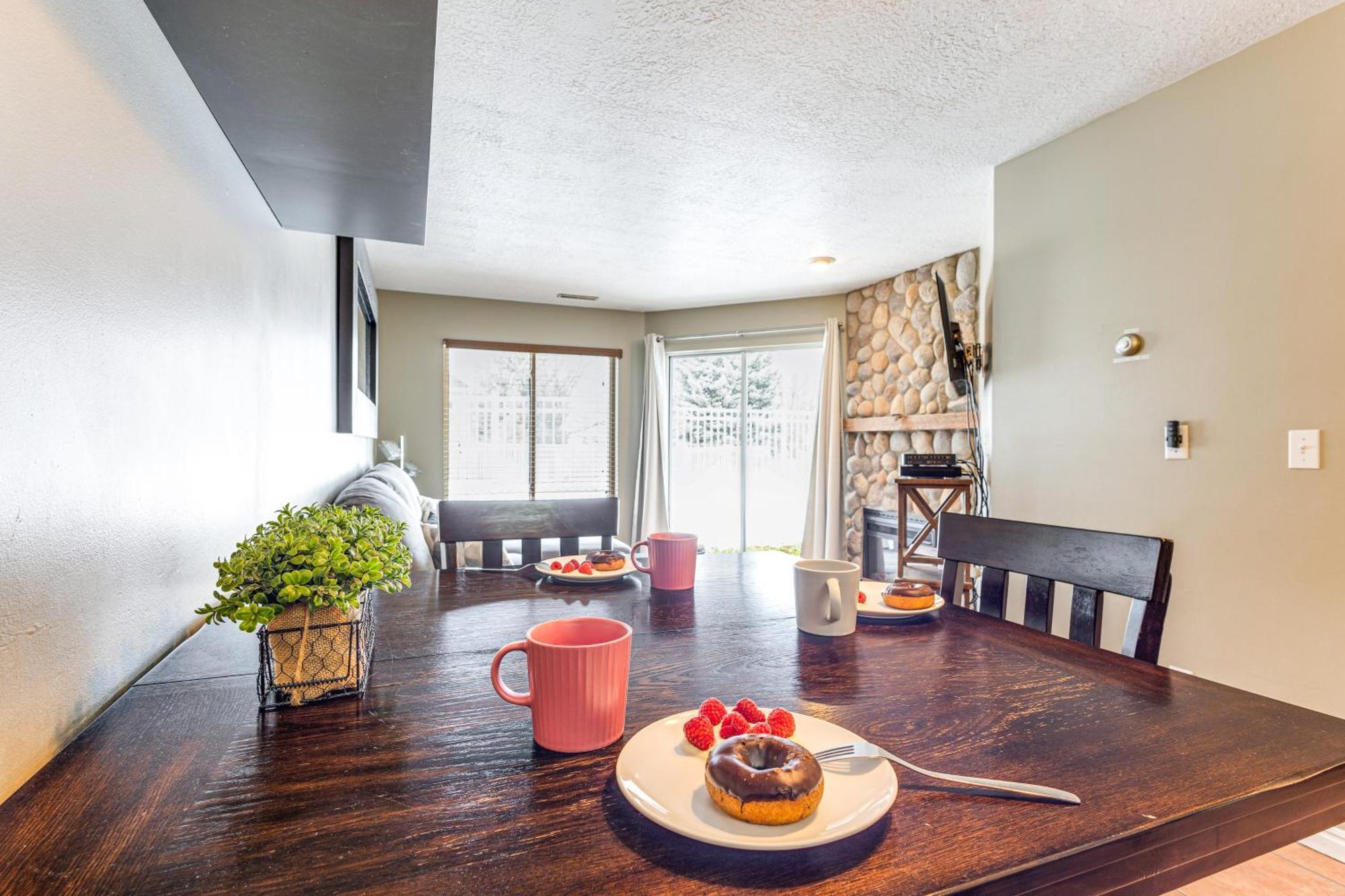 Garden City Condo With Pool Access By Bear Lake! Exterior photo