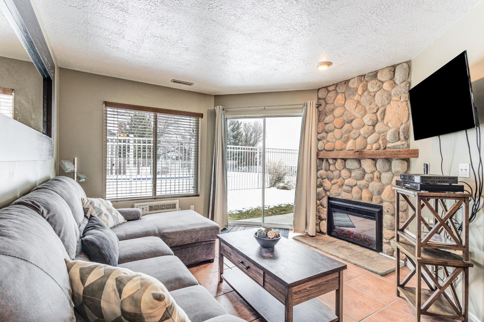 Garden City Condo With Pool Access By Bear Lake! Exterior photo